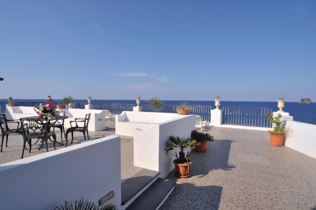 Hotel Villaggio Stromboli - Isola Di Стромболи Экстерьер фото