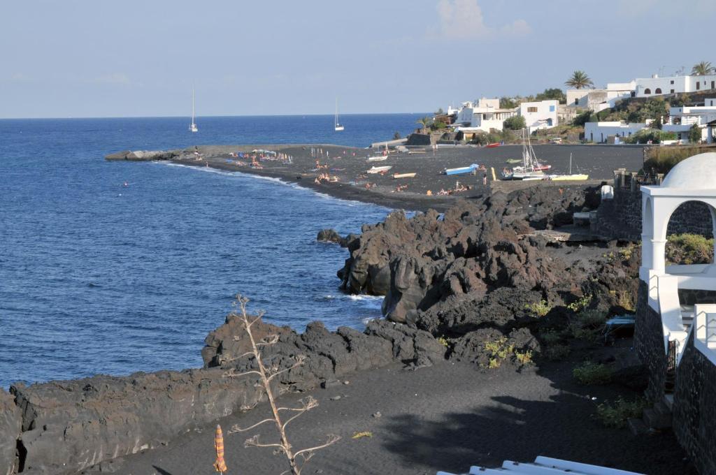 Hotel Villaggio Stromboli - Isola Di Стромболи Экстерьер фото
