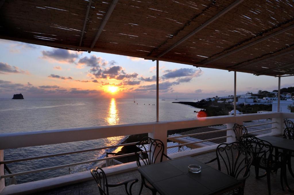 Hotel Villaggio Stromboli - Isola Di Стромболи Экстерьер фото