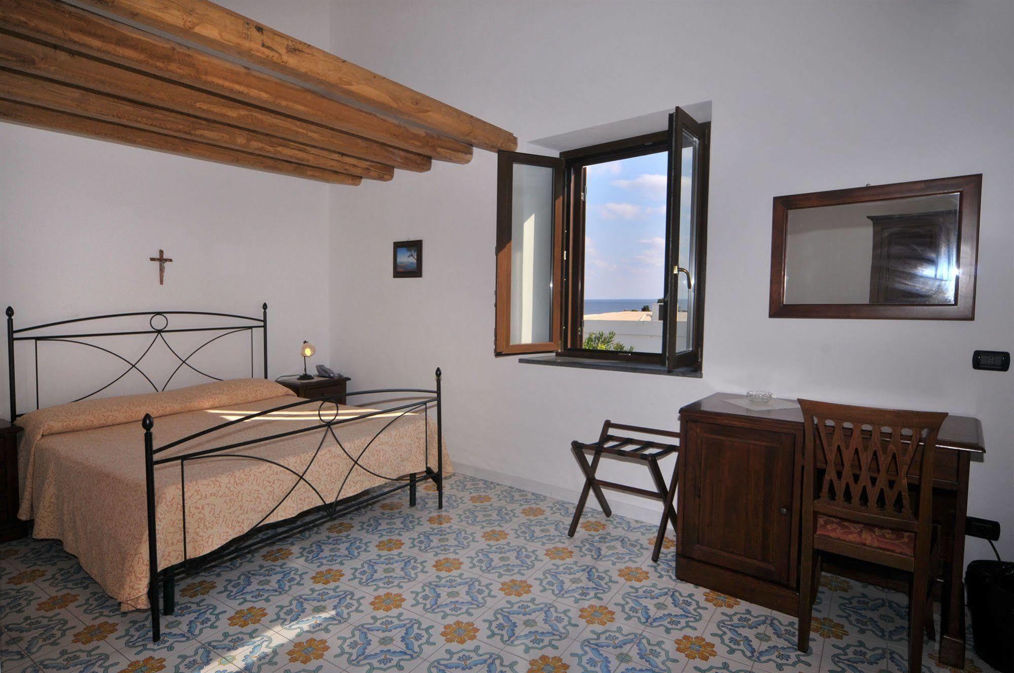 Hotel Villaggio Stromboli - Isola Di Стромболи Экстерьер фото